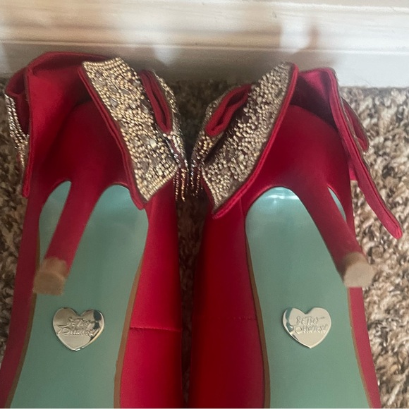 Betsey Johnson Red Satin Heels with Sparkling Bow - Picture 10 of 13
